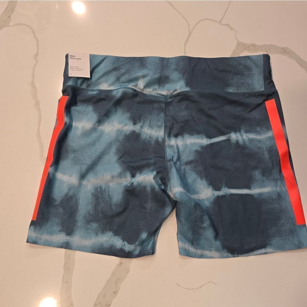 NIKE One Luxe Women’s Mide-Rise 7” Tie-Dye Training Shorts 2X - Picture 7 of 10